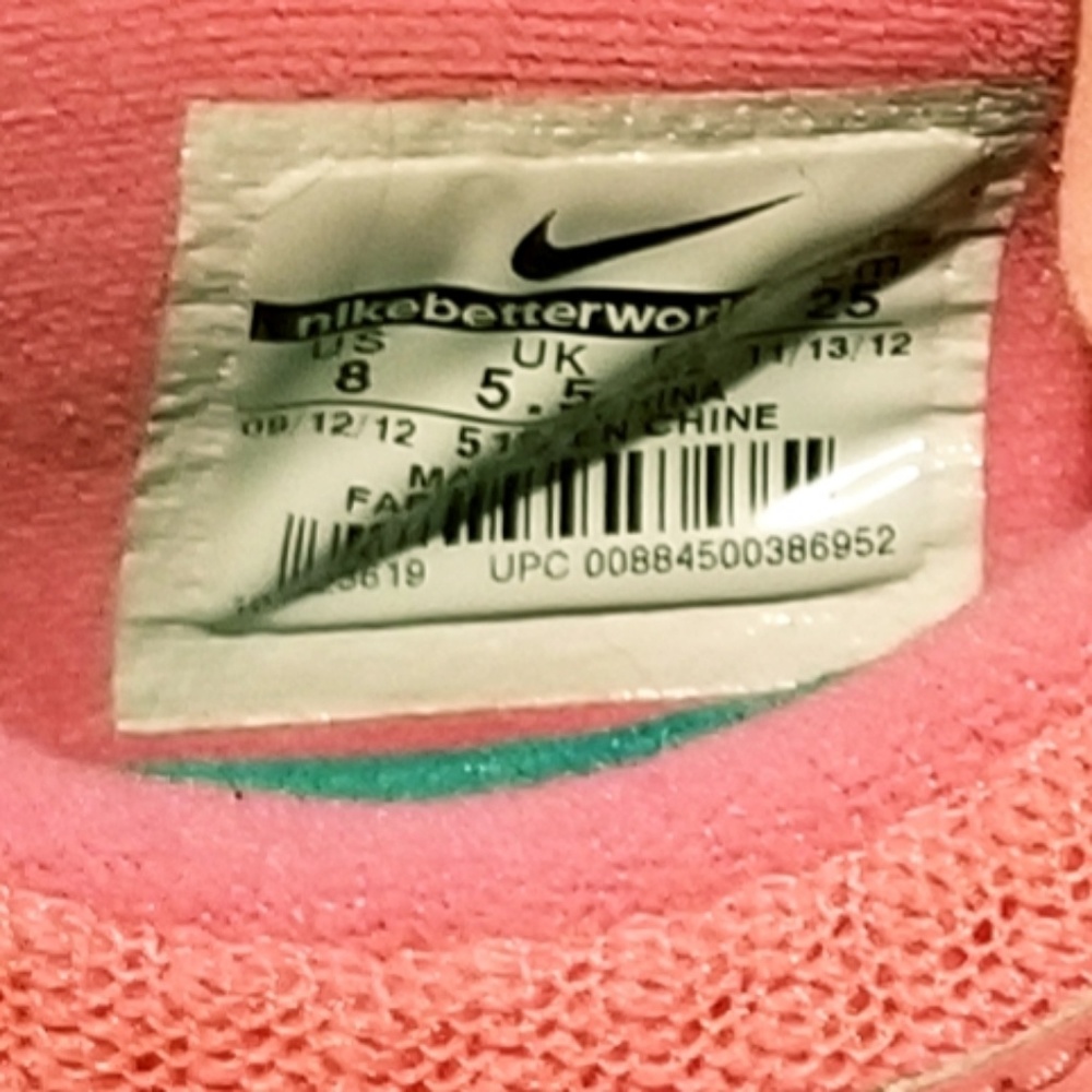 Pink Nike shoes - Picture 6 of 7